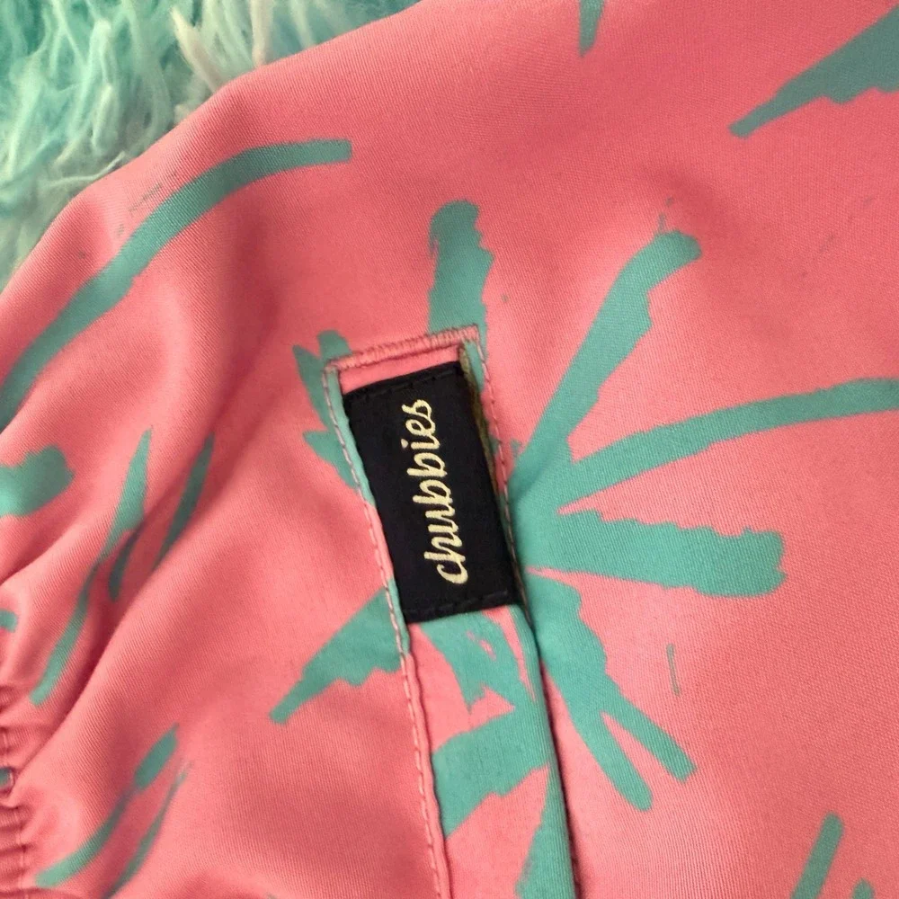 Chubbies Swim Trunks Mens Medium Pink Blue Palm Tree 7in Inseam Mesh Liner